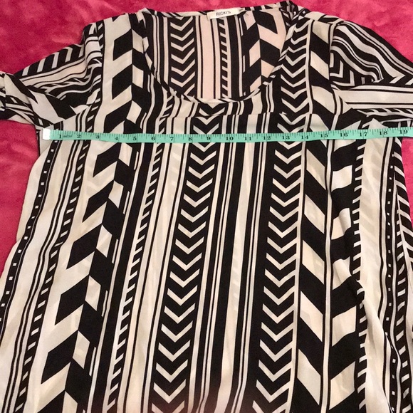 Fun flared sleeve shirt with gel pattern! - Picture 2 of 5